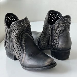 Circle G Ankle Boots Distressed Black Leather Floral Cutout Booties Size 6.5